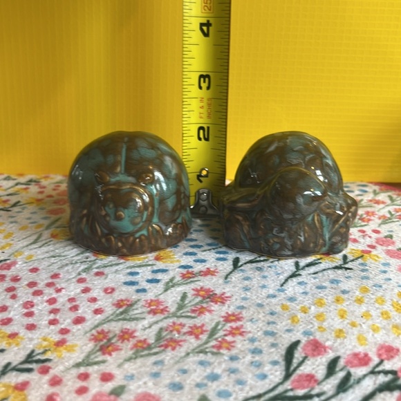 Vintage pair of green and brown ceramic glazed bug and turtle decor figurines - Picture 10 of 10